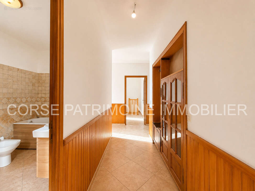 Villa aux multiples possibilités au coeur de Solenzara - photo 10