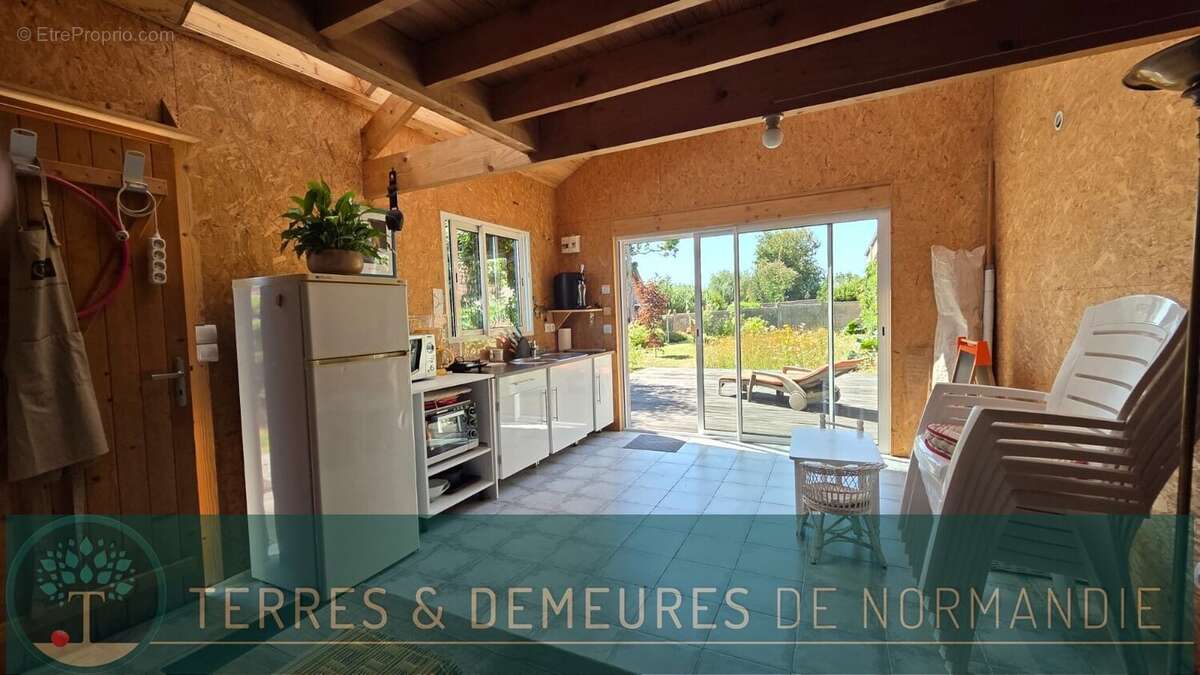 Maison de caractère de 130 M² dans un bourg tous commerces à 15 mns de Dieppe en Normandie et chalet bois annexe aménagé en stud - photo 13