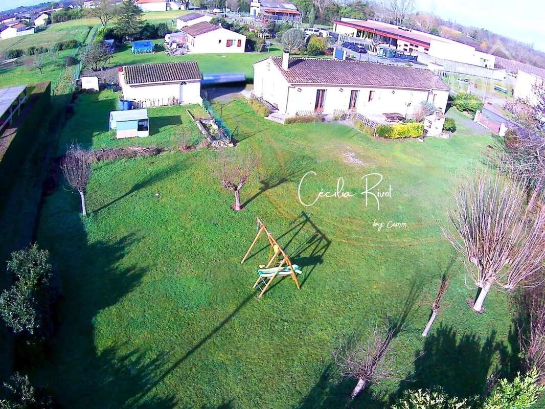 Maison à SAINT-CHRISTOLY-DE-BLAYE