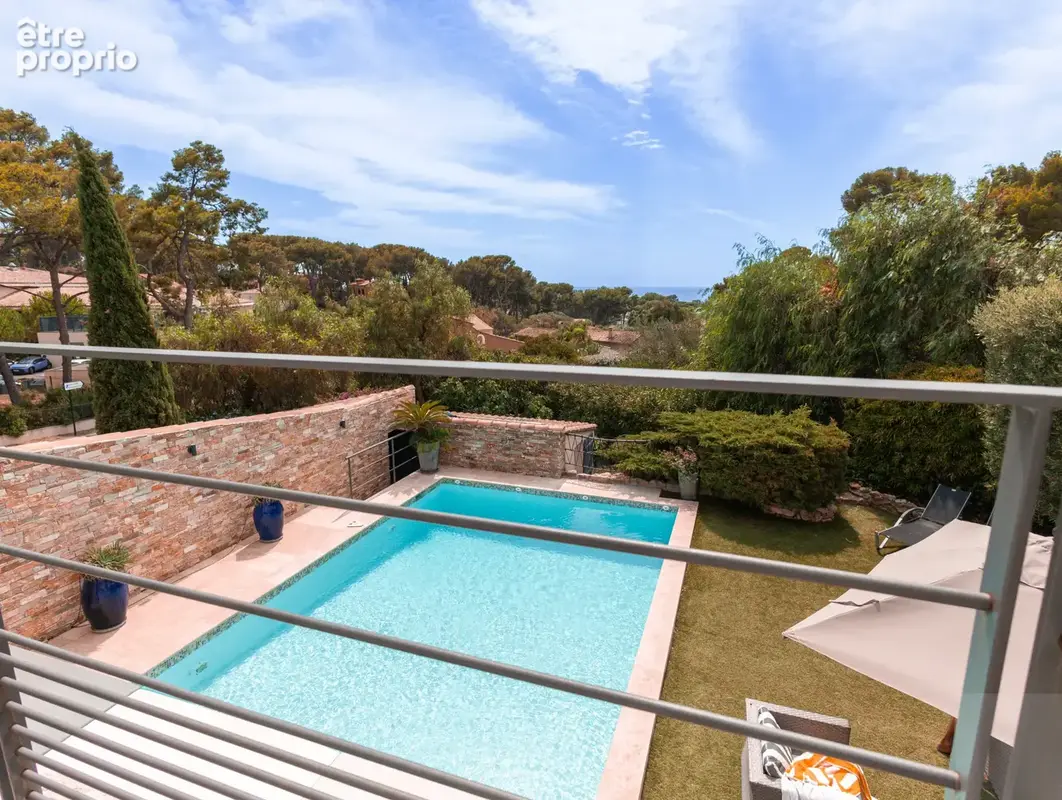Sanary-sur -mer  / quartier beaucours - villa de 170 m2 avec piscine - photo 3