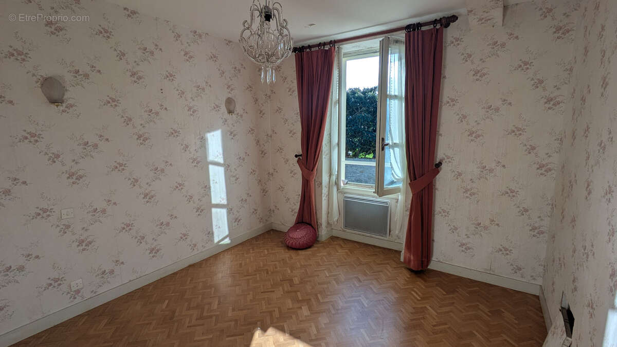 Maison à FRONTENAY-ROHAN-ROHAN