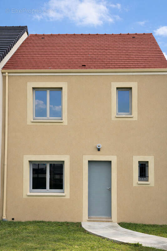 Maison à SAINT-CHERON