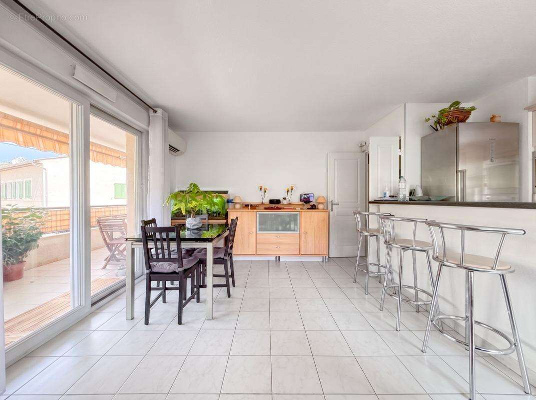 CAGNES ST-JEAN Superbe 3 Pièces 64 m² étage terrasse garage et cave - Piscine - photo 6