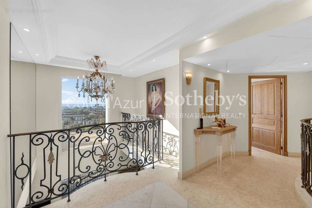 Maison à MANDELIEU-LA-NAPOULE