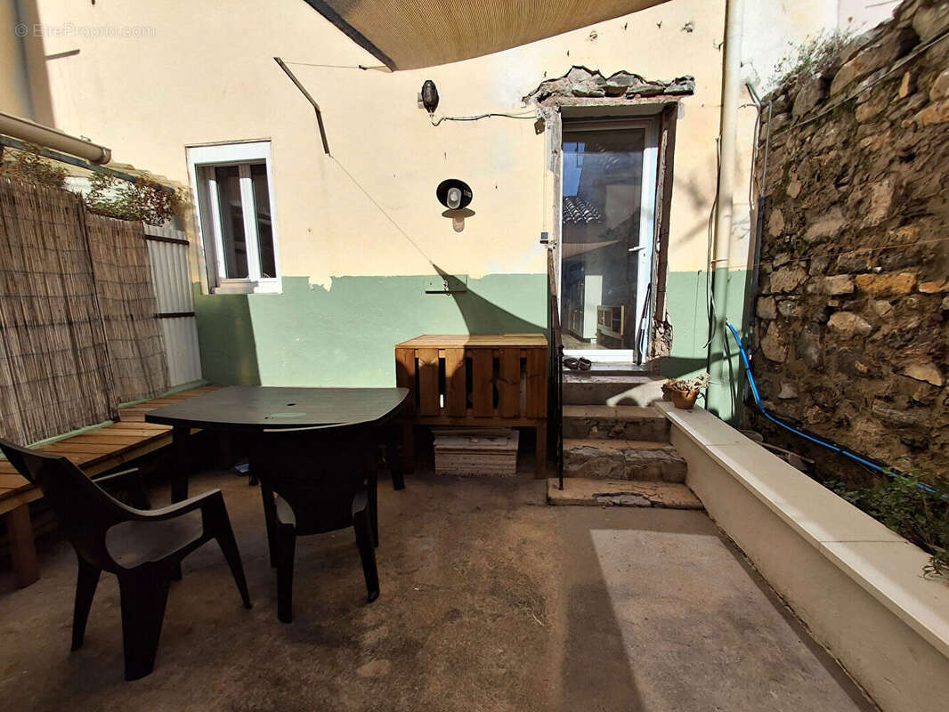 Appartement rénové avec cour - photo 12