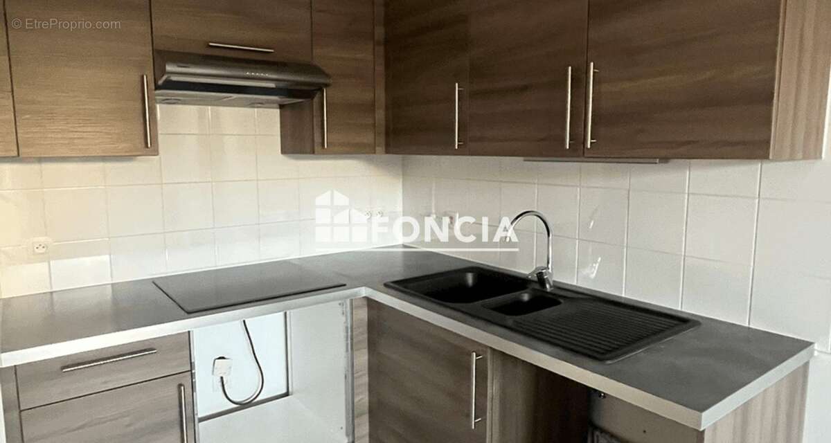 A proximité du RER, appartement 3 pièces 57 m2 en très bon état situé en rez de jardin dans résidence calme et sécurisée avec 2  - photo 5