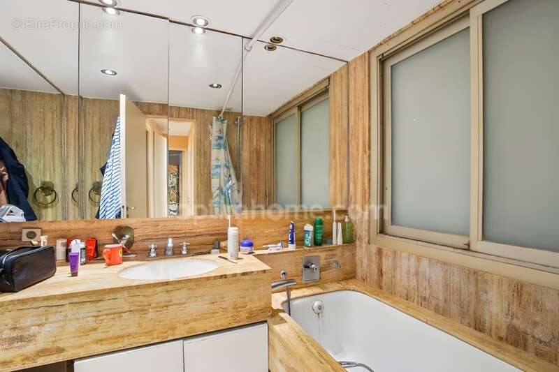 Appartement à PARIS-8E