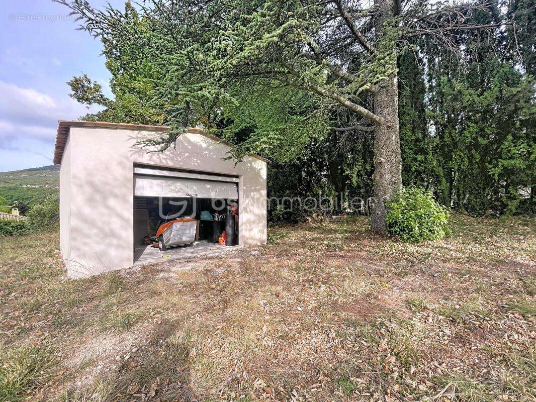 Commerce à SAINT-VALLIER-DE-THIEY