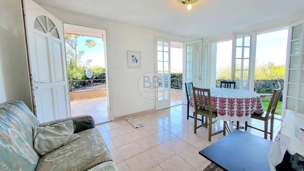 Maison à LES ISSAMBRES