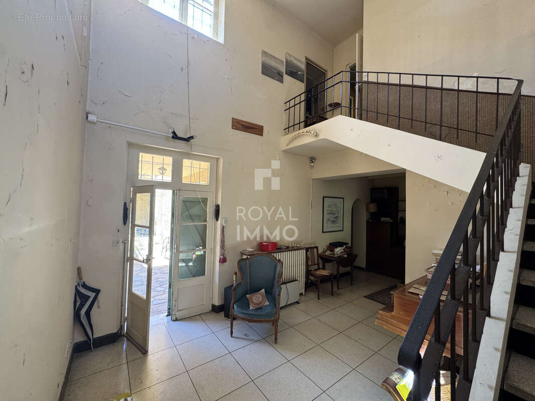 Maison sur 2 niveaux - 207m2 - garage et piscine - photo 5