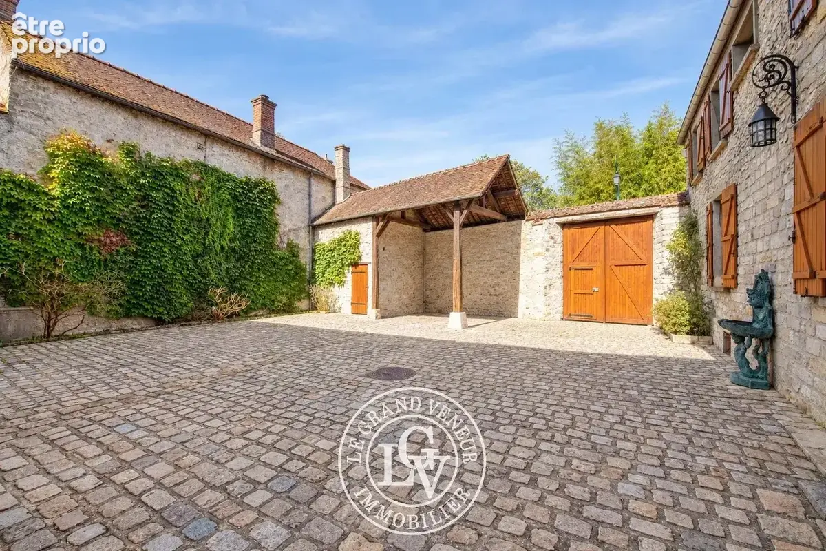 Proche fontainebleau - propriété de caractère avec piscine et maison de gardien sur un beau terrain de 5 500 m² - photo 2