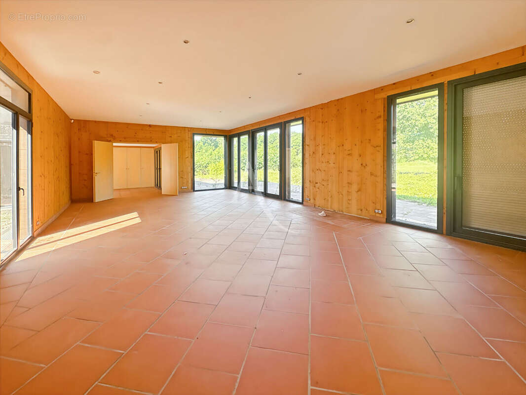 Maison lyons la foret gite maison salle de reception - photo 6