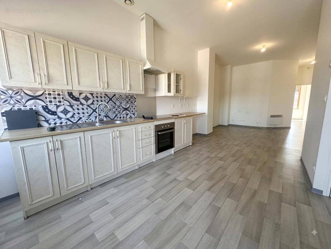 Ensemble immobilier 2 appartements+local commercial - photo 1