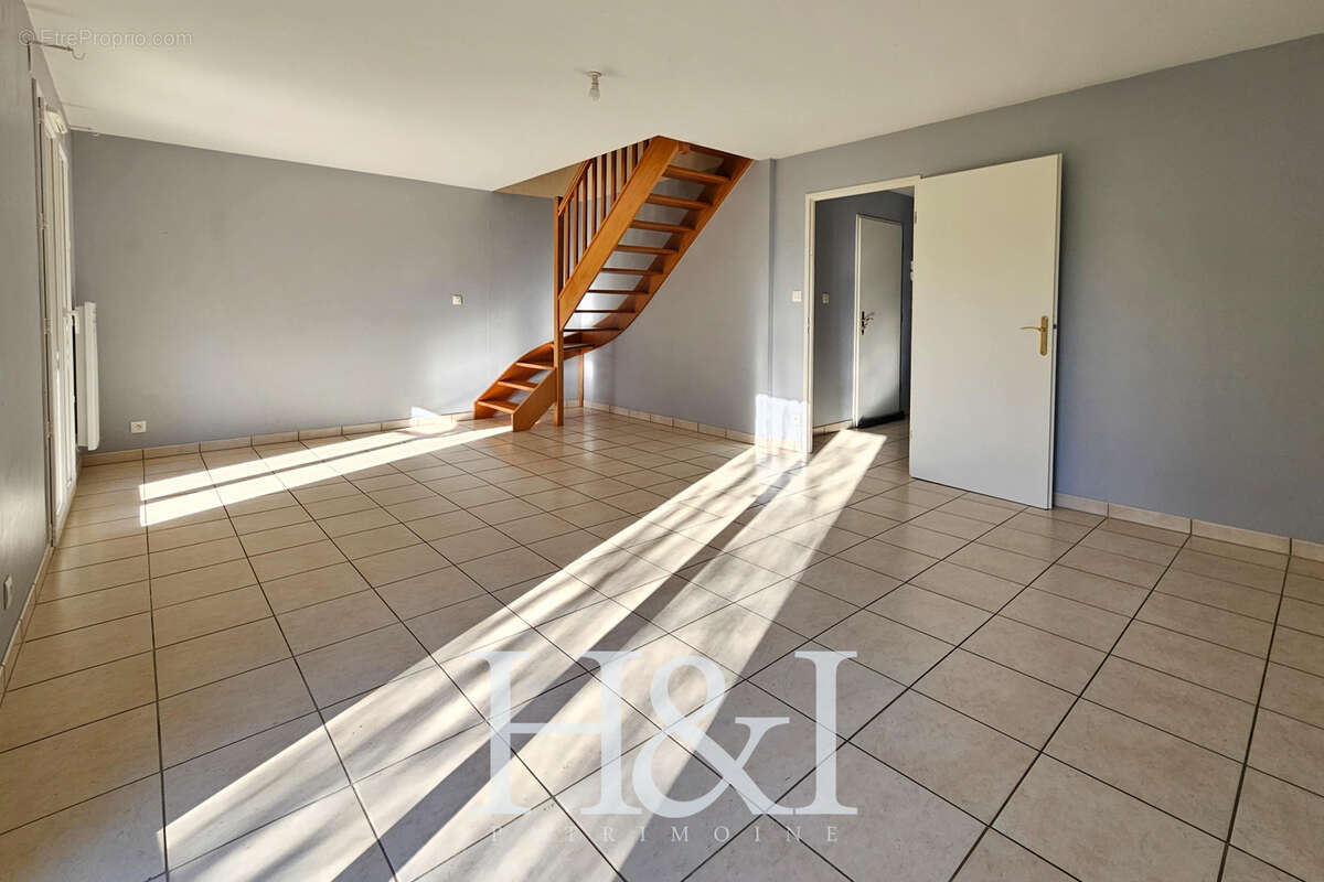 Maison à FONTAINE-LE-COMTE