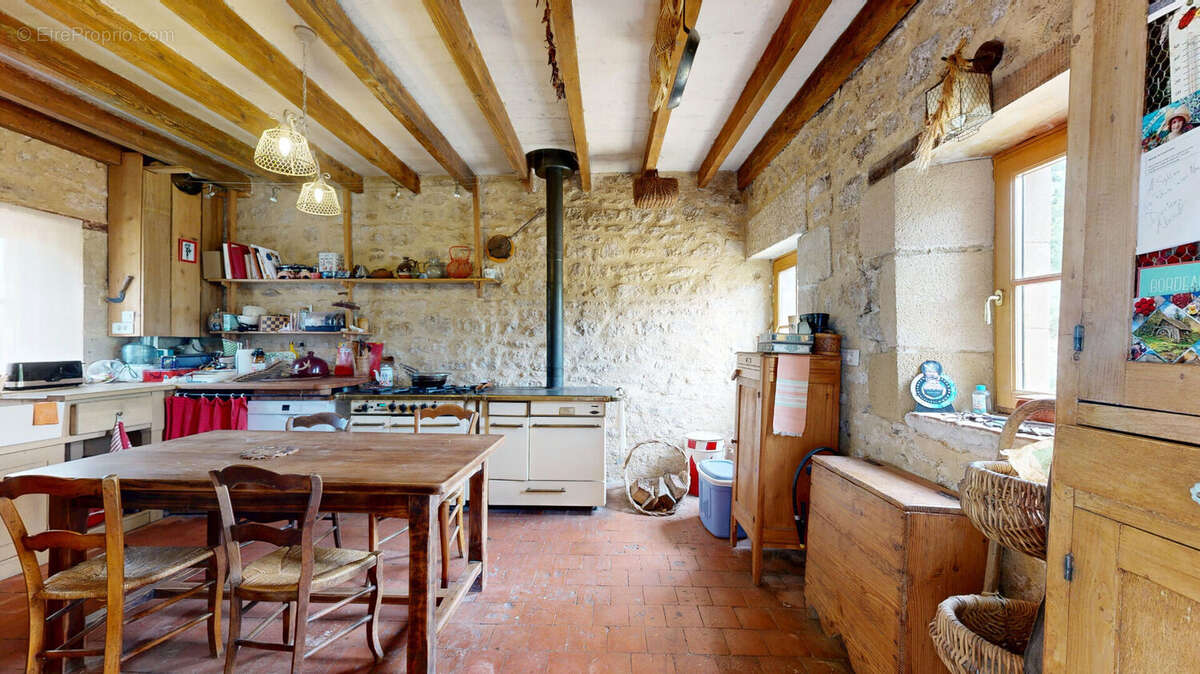Maison à SAINT-AUBIN-LE-MONIAL