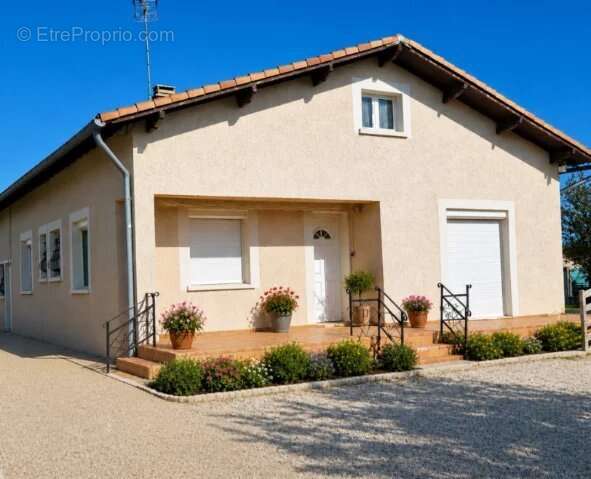 Maison à MONTBARTIER