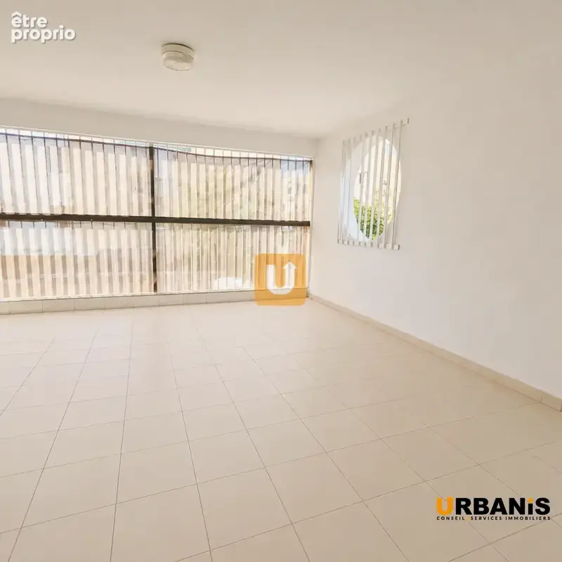 Appartement a vendre - belle opportunite sur le secteur du port - photo 2
