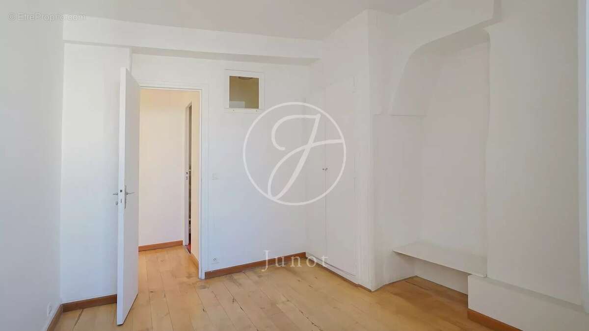 Appartement à PARIS-3E
