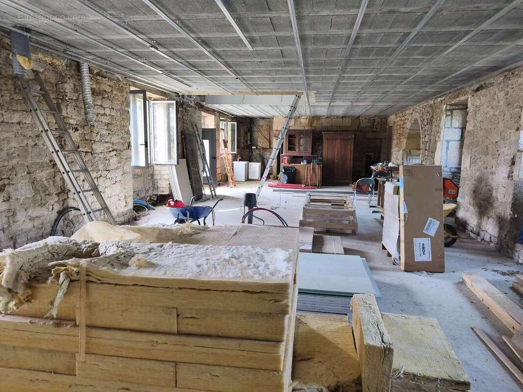 Maison à CHAMPAGNAC-LA-NOAILLE