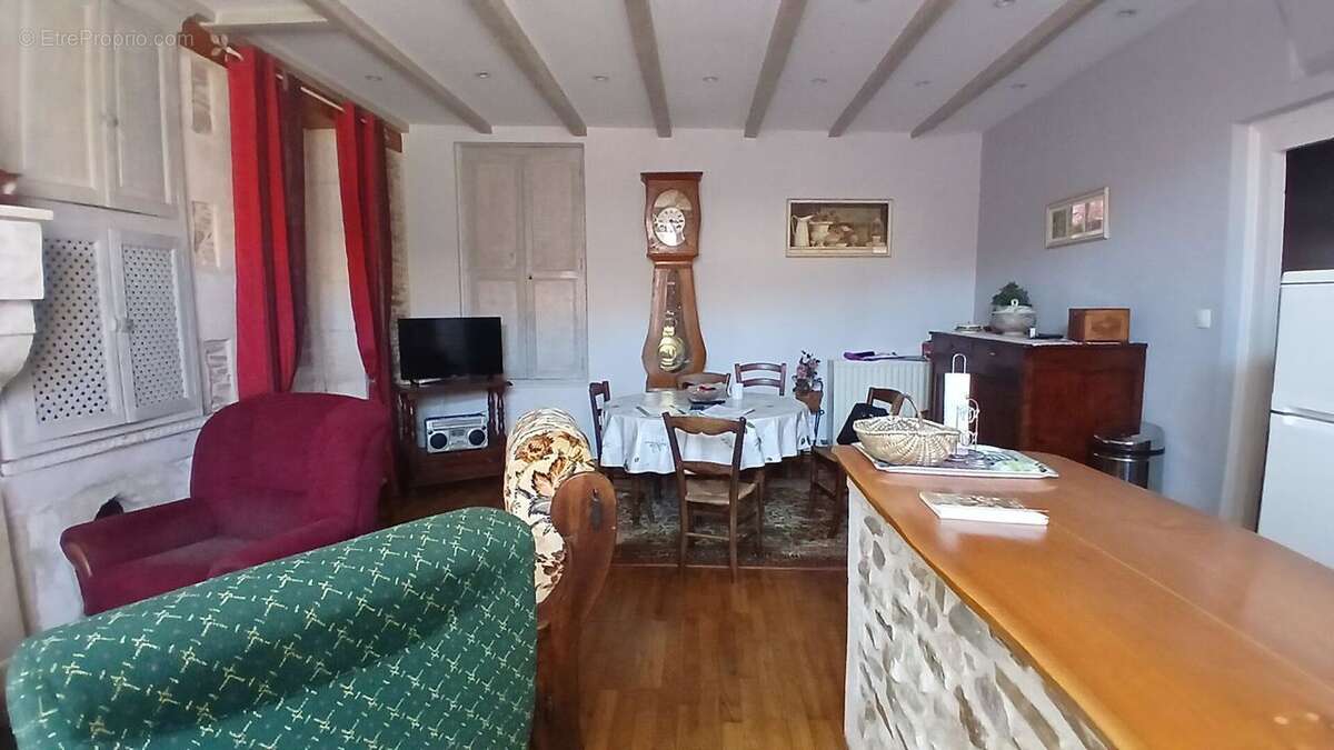 Maison à CHASSENEUIL-SUR-BONNIEURE