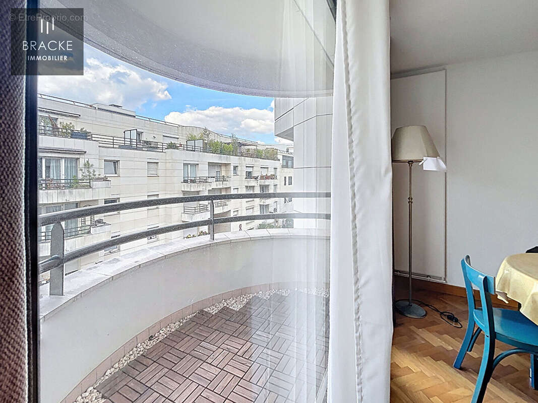 Appartement à COURBEVOIE