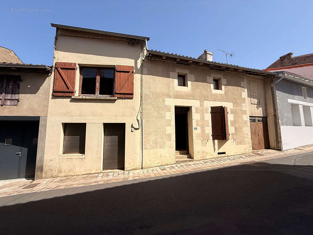 Maison 119 m² à Saint-Maurice-La-Clouere  - photo 2