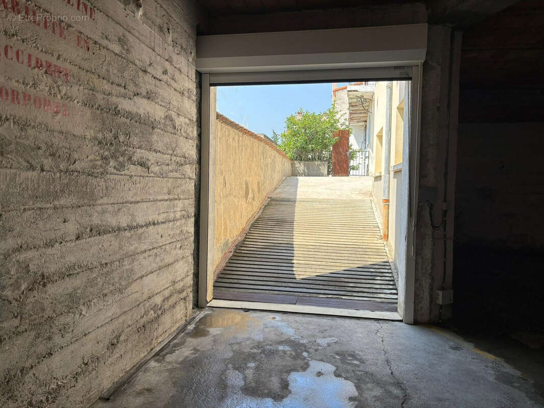 Parking à LE PERTHUS