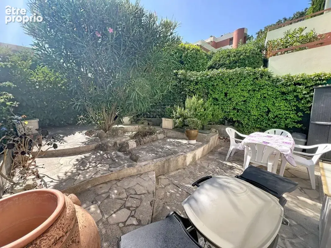 2/3 pièces en rez-de-jardin avec garage et cave dans une résidence de standing avec piscine - photo 10