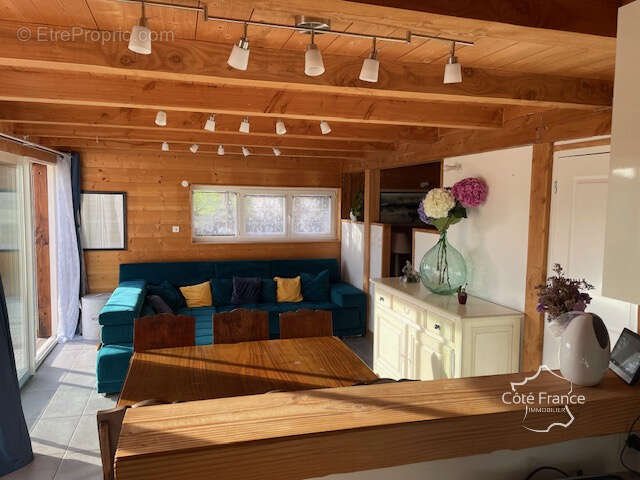 Maison à SAINT-JULIEN-DE-TOURSAC