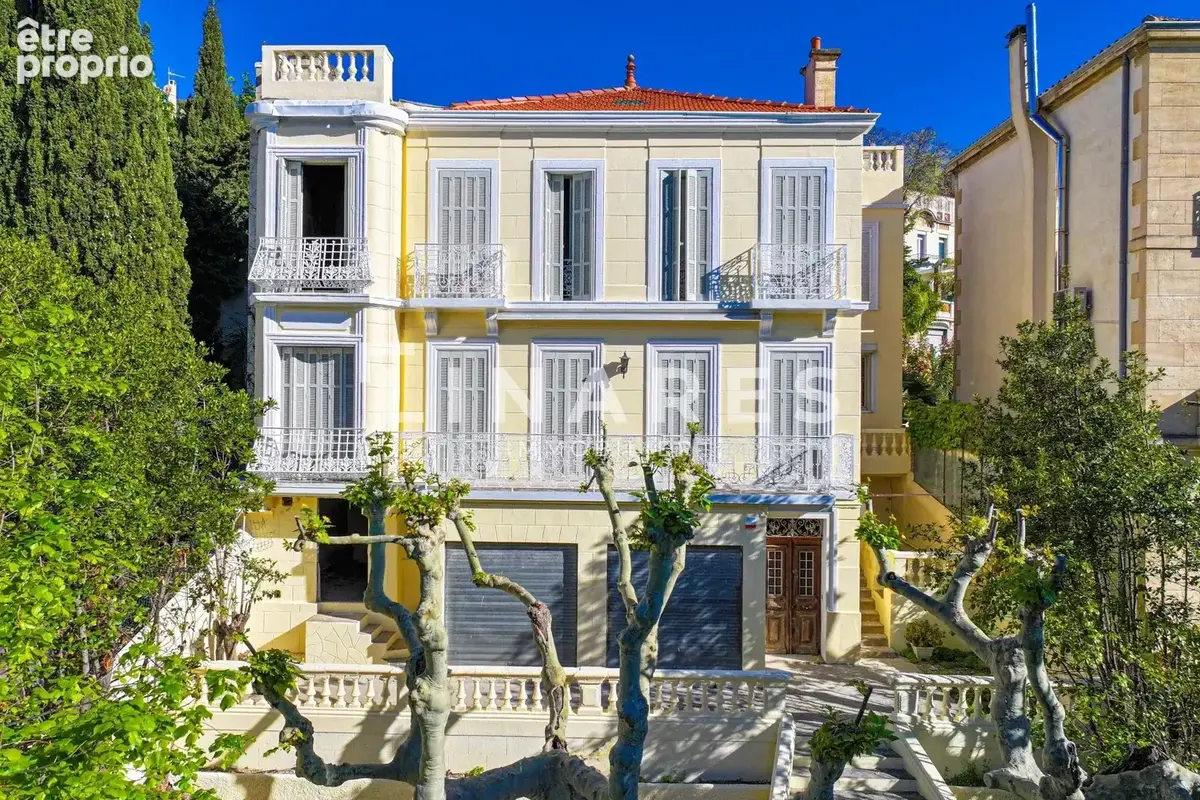 LUXURY IN TOWN - Hôtel particulier de 357m2 - Boulevard Perier 13008 - photo 4
