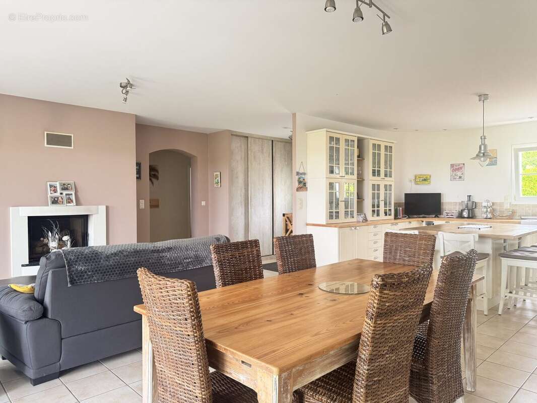 Maison 148 m² à Cozes  - photo 4