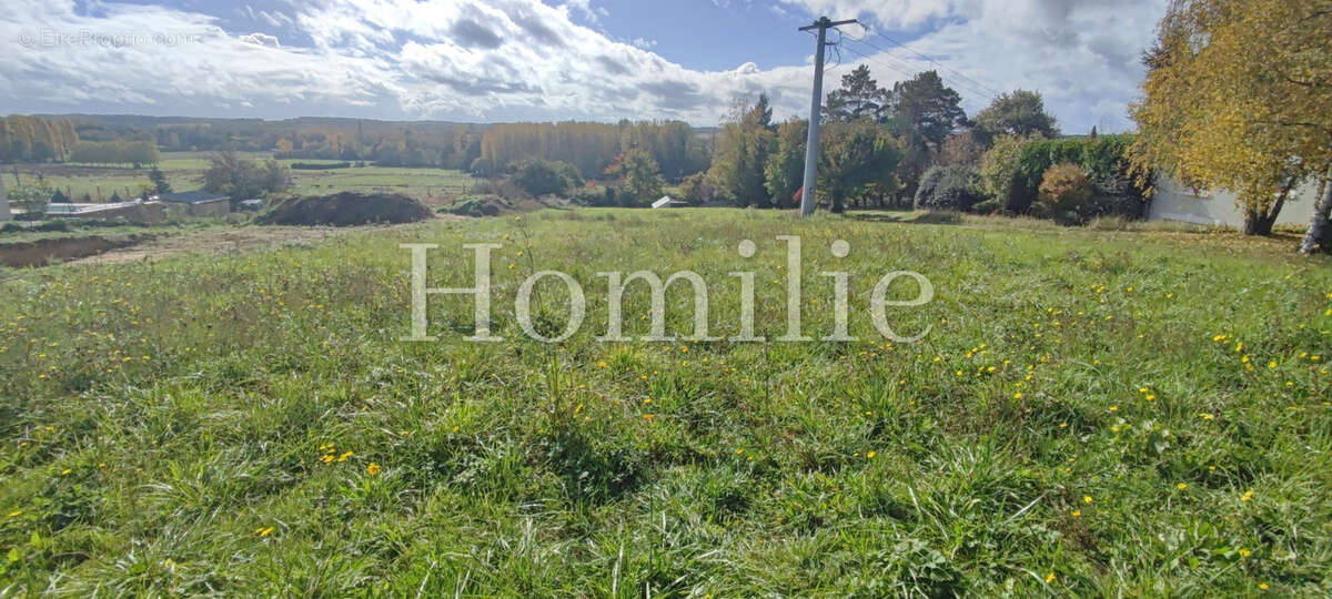 Terrain à CIVRAY-DE-TOURAINE