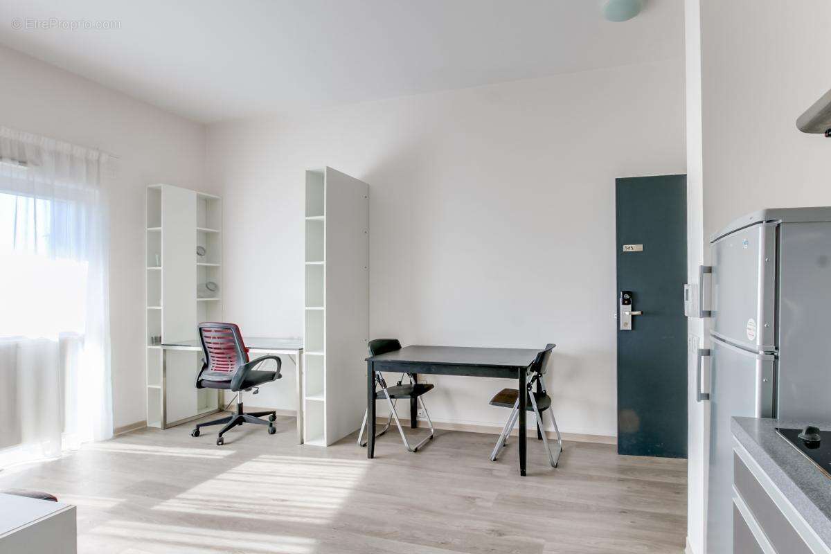 Très beau studio 21,37 m² – Résidence étudiante Lokora Jean Prouvé - Reims - photo 3
