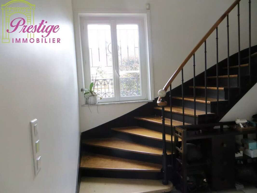 Maison à LE MESNIL-LE-ROI