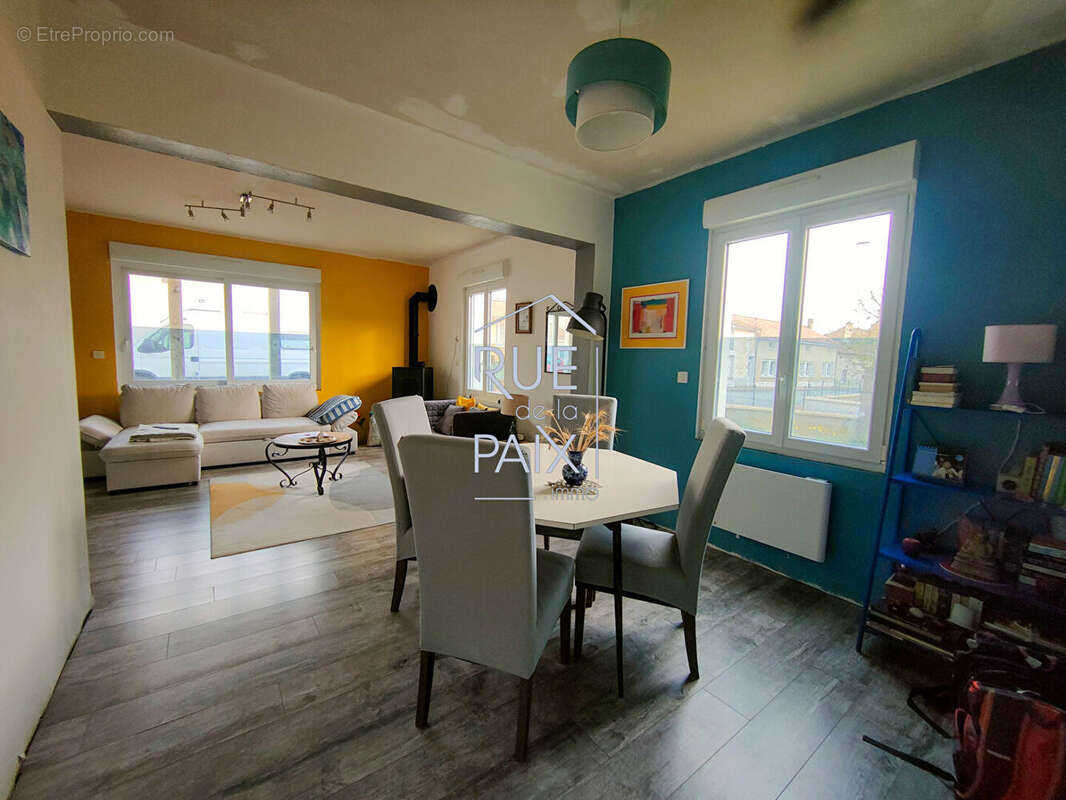 Maison à LENCLOITRE