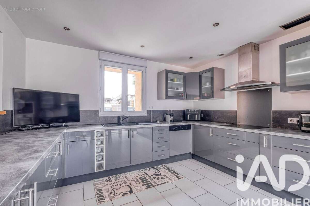 Maison 217 m² à Vendrest  - photo 4