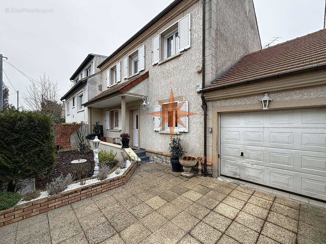 Maison à CHAMPS-SUR-MARNE