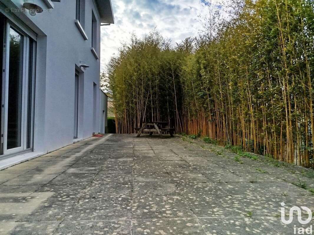 Photo 4 - Commerce à LE TAILLAN-MEDOC