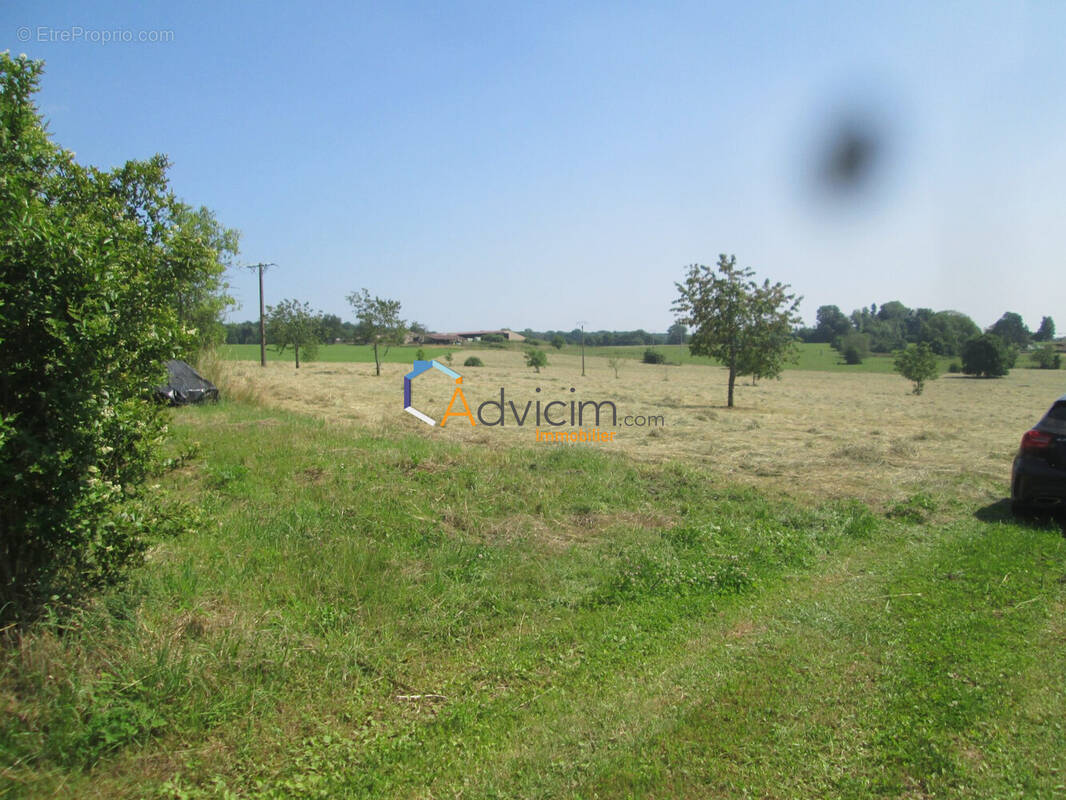 Terrain à LA BRUYERE