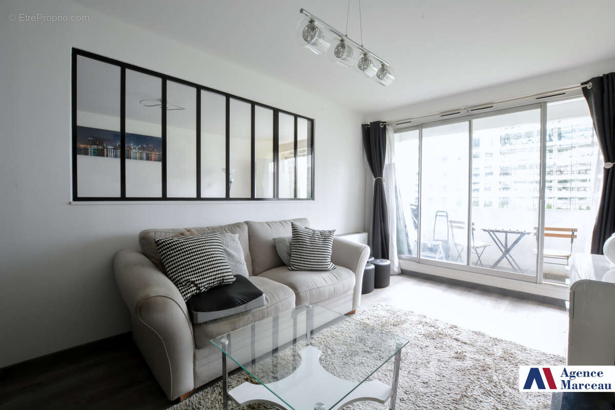 Appartement à COURBEVOIE