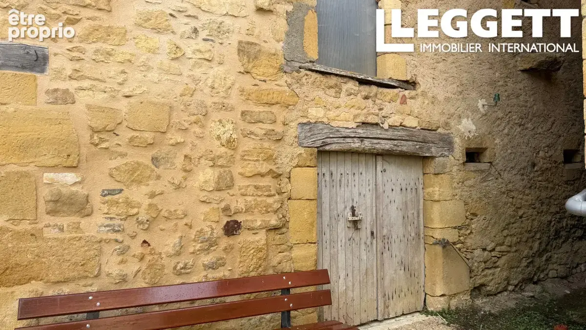 Très belle Grange – extérieur rénové, toiture récente, tout-à-l’égout et électricité. Située cœur d’un village - photo 3