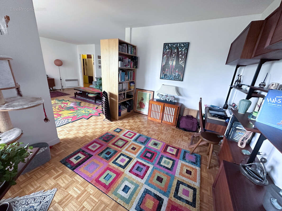 Appartement à COURBEVOIE