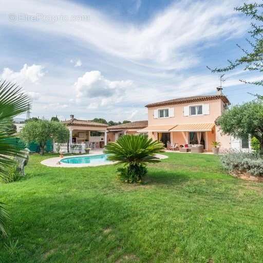 Appartement à MOUANS-SARTOUX