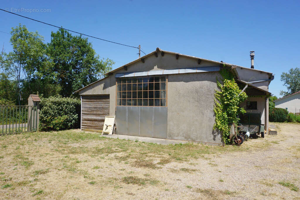 Belle maison familiale de 196 m2 avec dépendances et agréable terrain - photo 21