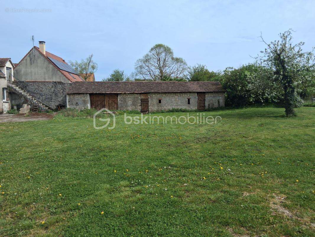 Maison à CHAINTREAUX