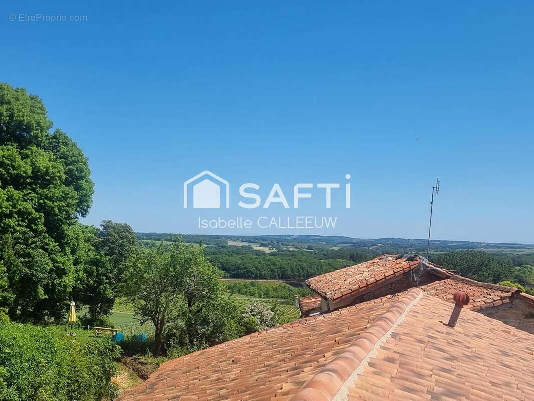 Maison 56 m² à Brossac  - photo 2