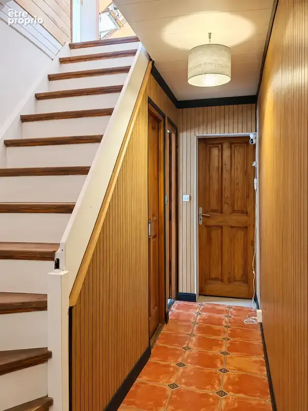 Maison familiale avec vaste terrain et bel espace extérieur - photo 8