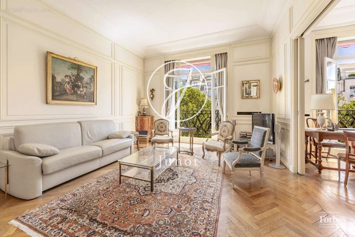 Appartement à PARIS-7E