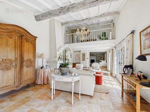 Maison 310 m² à Tourrettes-Sur-Loup  - photo 2