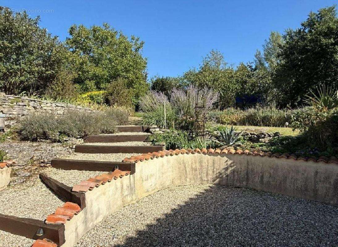 Maison à VERTEUIL-SUR-CHARENTE
